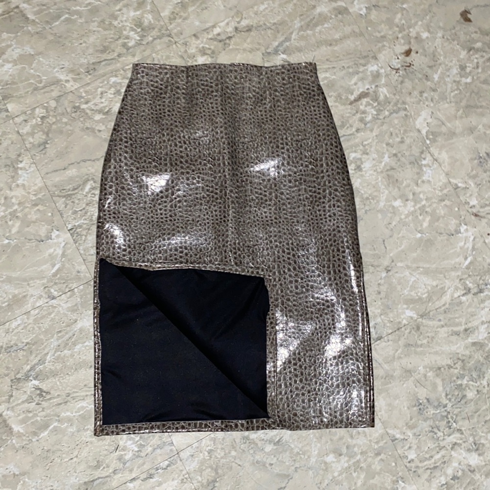 High waisted skirt just like the picture size small